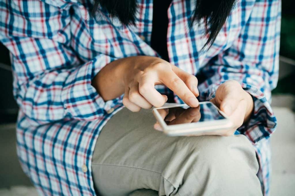 how to send text with effects on iphone