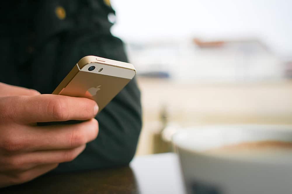 iphone sending text message