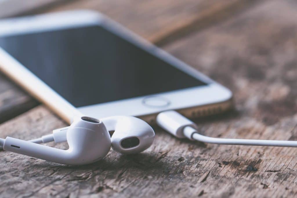 Best Ways to Create Dynamic Background on iPhone